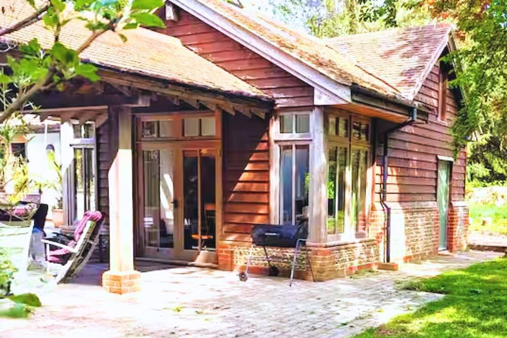* Nouvelle annonce * Magnifique chalet, chien, piscine partagée et court de tennis in Sussex de l'Ouest