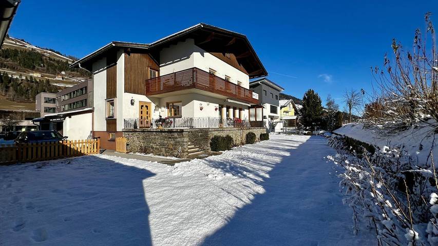 Ferienwohnung für 6 Personen, mit Garten und Ausblick in Sillian