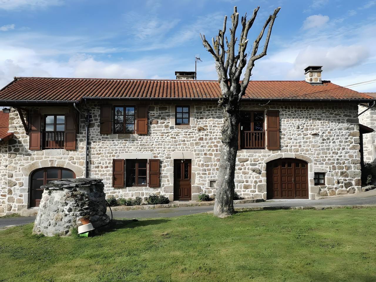 Gîte du platane, pour 14 personnes in Haute-Loire