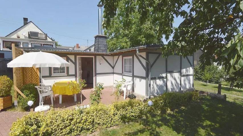 Ferienhaus für 2 Personen, mit Terrasse und Garten im Hunsrück