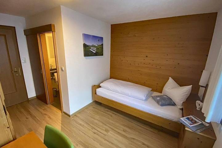 Einzelzimmer - Hotel Garni Enzian in Bregenzerwald (Vorarlberg), Damüls