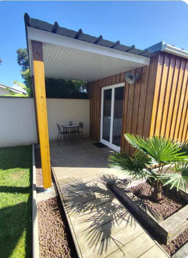 Location de vacances pour 2 personnes, avec terrasse et jardin à Saint-Médard-d'Eyrans - 2