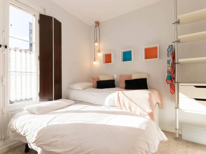 Ganze Ferienwohnung, Ferienwohnung für 6 Personen mit Balkon/Terrasse in Ibaiondo, Bilbao