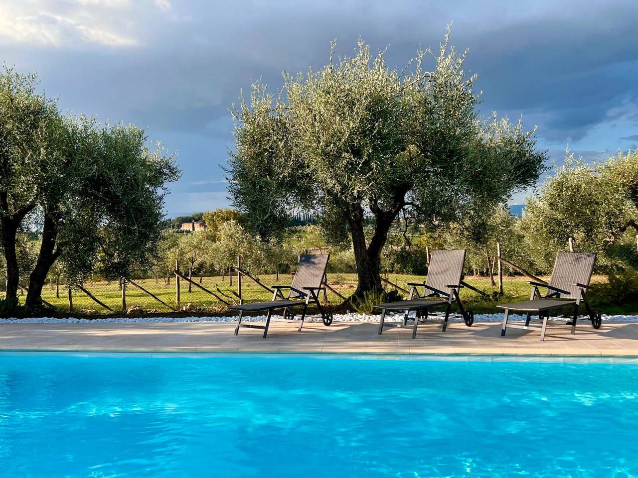 Entire apartment, Agriturismo Santa Luce – 'Lavanda' Apartment with Shared Pool, Private Garden and Wi-Fi in Foiano della Chiana, Arezzo Province