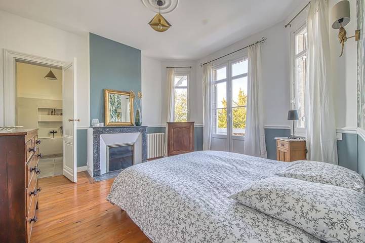 Location de vacances pour 12 personnes, avec balcon ainsi que piscine et jardin dans Office De Tourisme D Arcachon - 3