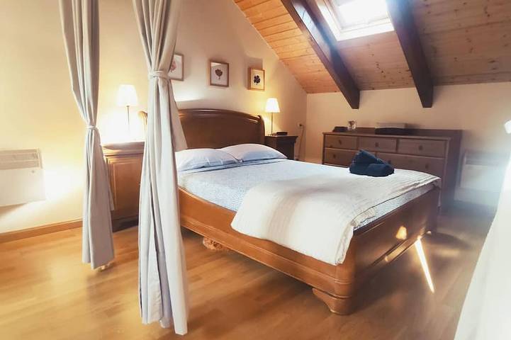 Ganze Wohnung, Berg-Duplex für 4 Personen mit Parkplatz in Villanúa in Villanúa, Aragonesische Pyrenäen