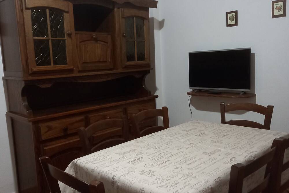 Apartamento entero, 4km from the sea, family apartment with indoor parking and garden in Arbus (Municipio), Campidano di Terralba