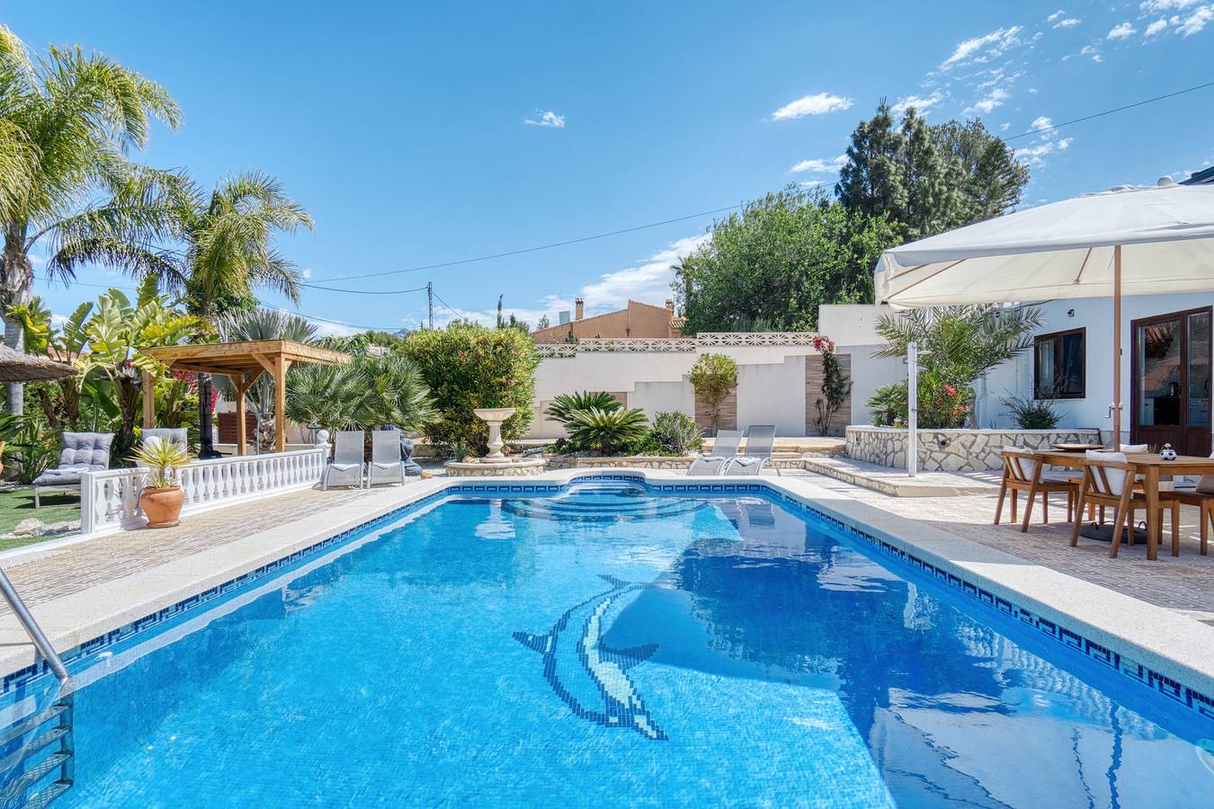 Entire apartment, Apartment 'Carpe Diem' with Shared Pool, Wi-Fi and Air Conditioning in Busot, Costa Blanca