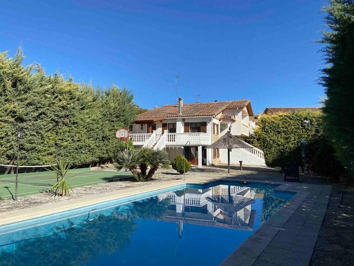 Apartamento para 10 personas, con Balcón además de Terraza y Piscina en Comarca de Tafalla