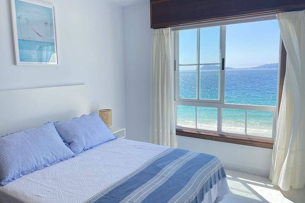 Entire apartment, Oh La Life! El Mar And Beachfront in Portosín, Porto do Son