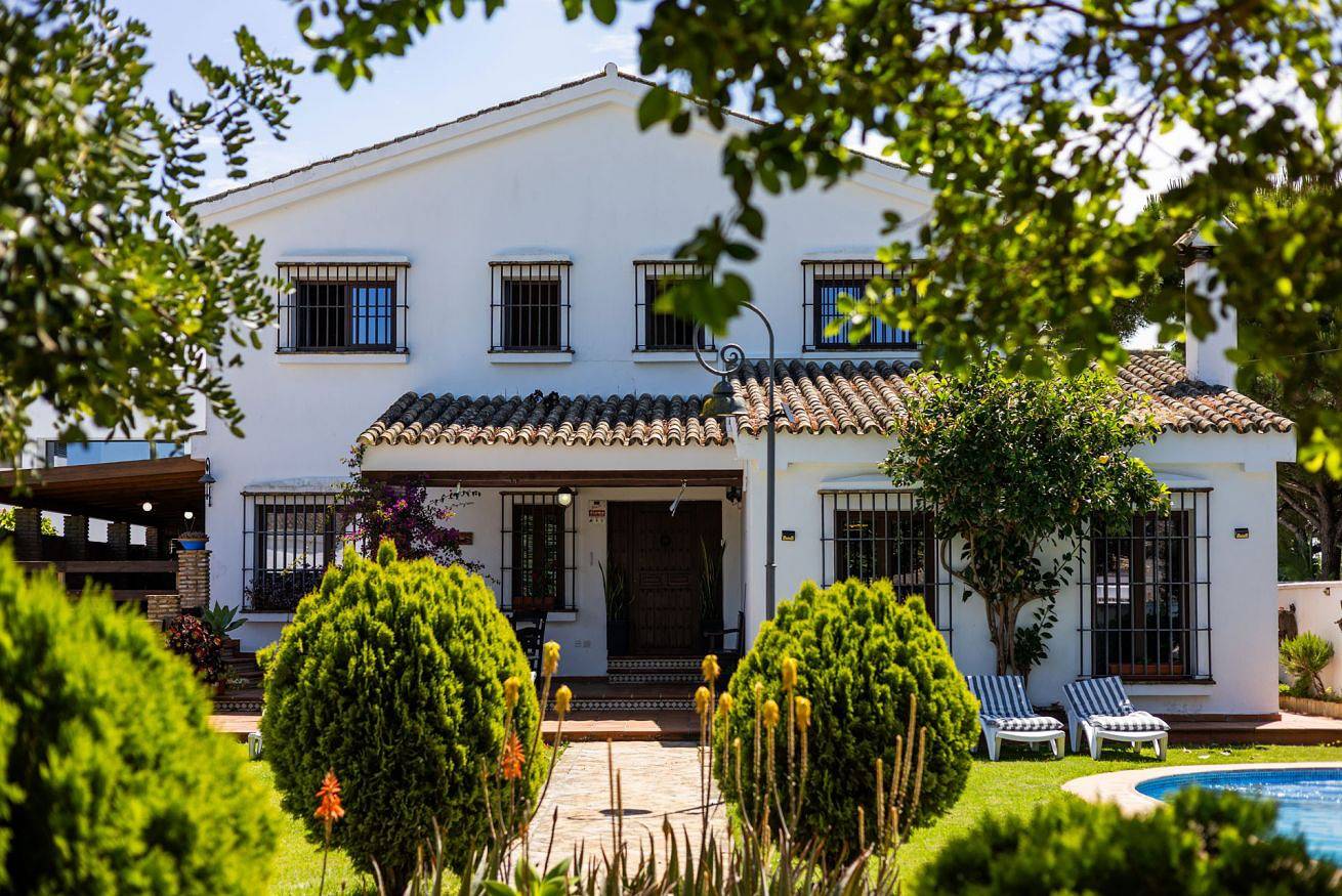 Ganze Wohnung, 🏡 Großzügige Villa mit Privatem Pool in Chiclana | 5 Schlafzimmer | Garten & Terrasse in Los Gallos-Cerromolino, Chiclana de la Frontera
