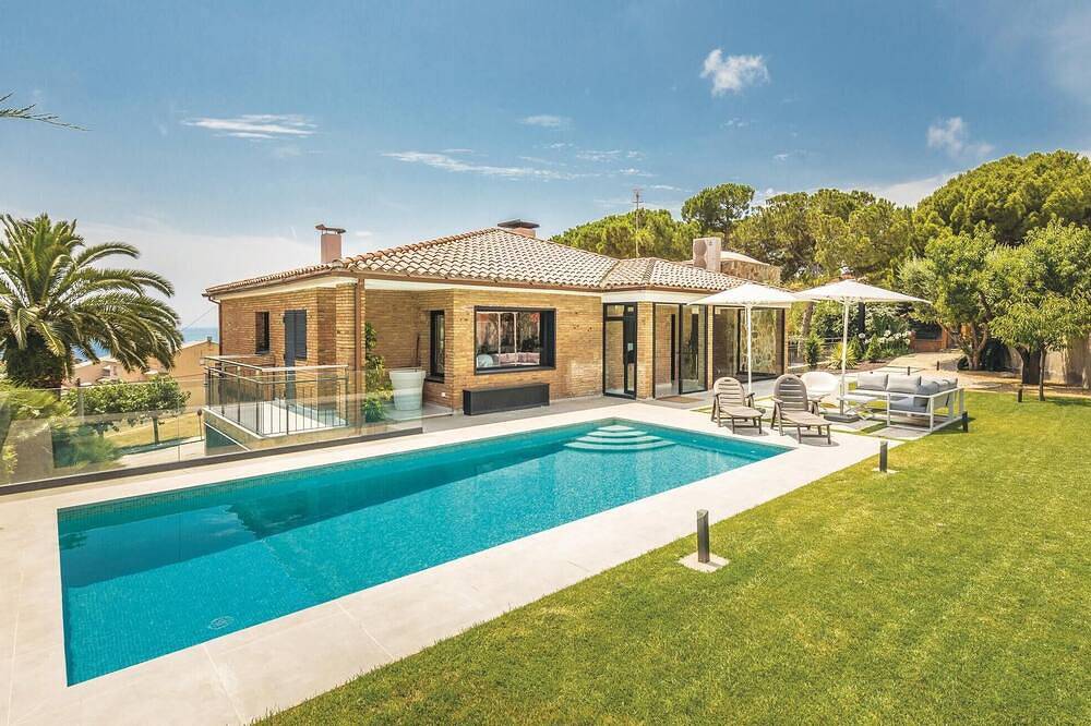 Beach front home in Alella in Alella, Costa del Maresme