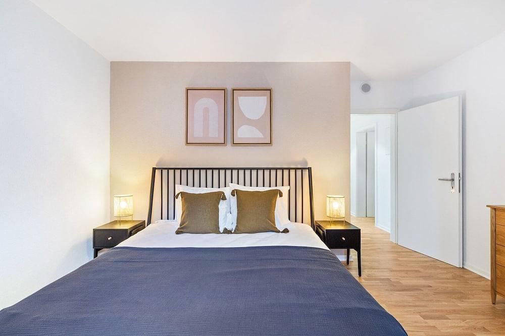 Ganze Wohnung, Sunny Oerlikon 3.5 Room w/ Balcony, 1min to Train Station, by Blueground in Zürich, Zürich Voralpen