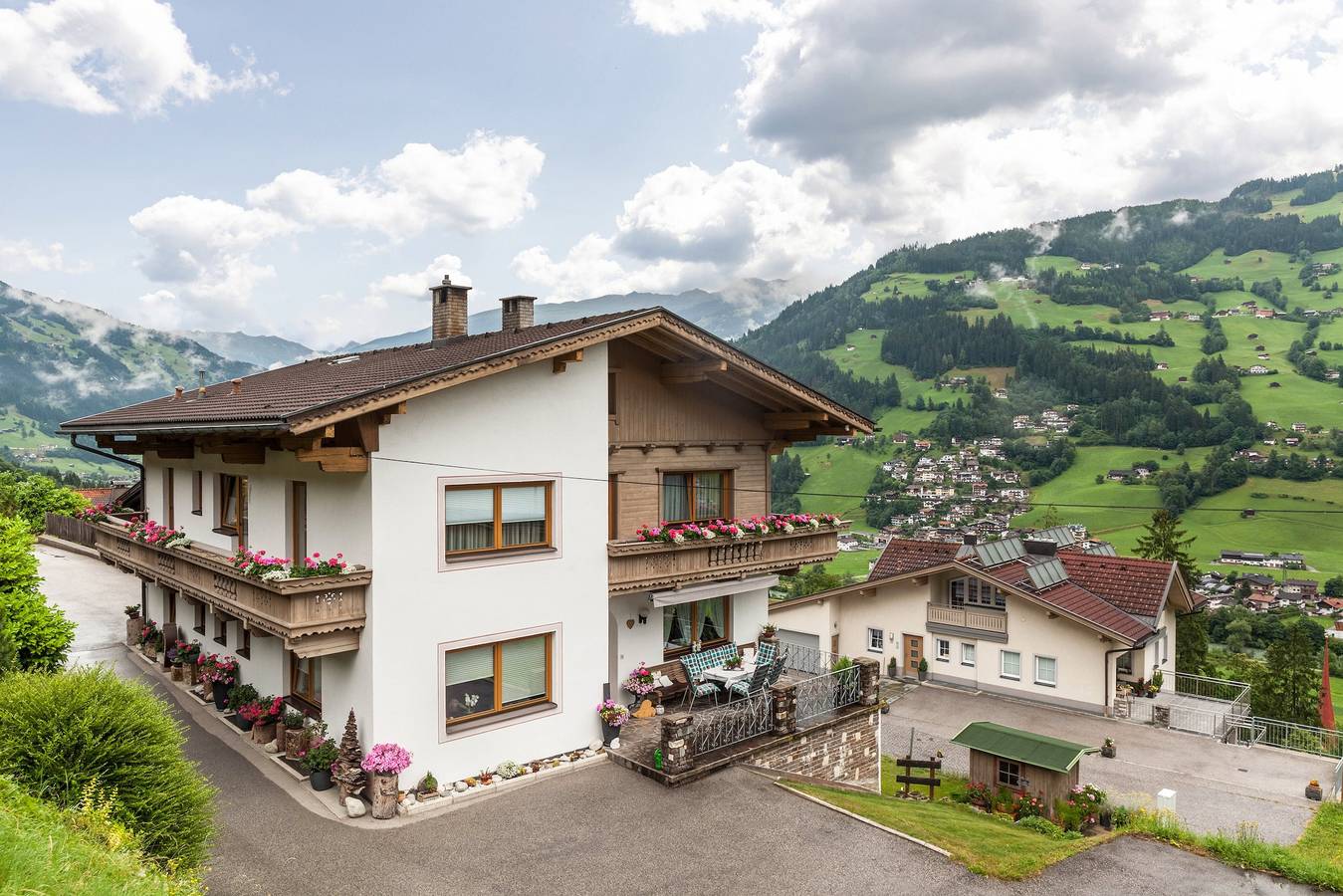 Ganze Wohnung, Ferienwohnung 'Dornauer' mit Bergblick, Balkon und Wlan in Tuxer Alpen, Hippach