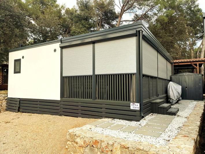 Camping für 8 Personen, mit Terrasse, mit Haustier in Biograd na Moru