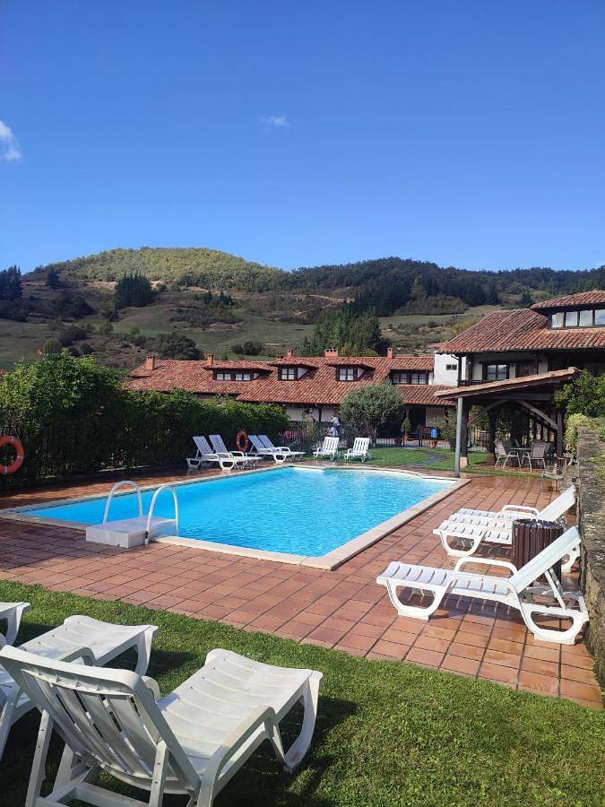 Casa rural para 5 personas, con Terraza y Jacuzzi además de Jardín y Piscina en Liébana