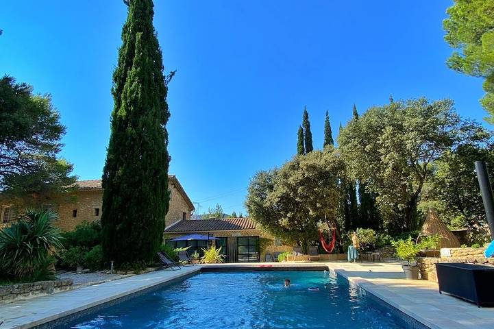 Authentic 18th-Century Provençal Estate with Pool near Aix-en-Provence in Pélissanne, Région d'Aix-en-Provence