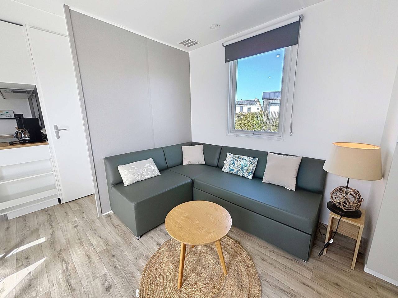 Cozy Mobile Home, 4p, 200m to Beach, Pool, Fitness, Parking in Jullouville, Côte de la Déroute