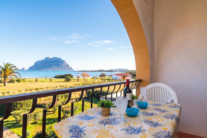 Location de vacances pour 6 personnes, avec terrasse et vue sur l’océan, adapté aux familles dans Loiri Porto San Paolo - 3