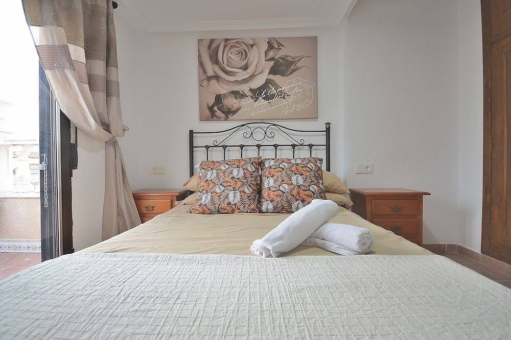 Pleasant townhouse with swimming pool, hydro-massage showers in Mutxamel, Costa Blanca