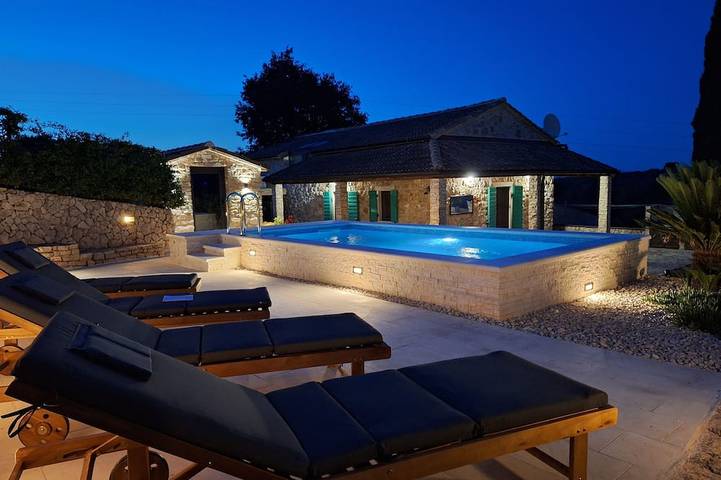 Villa pour 6 personnes, avec jardin et jacuzzi à Sali