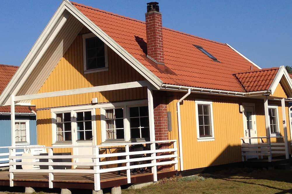 Schwedenhaus mit 2 Booten, 4 Schlafzimmern 2 Duschbädern am Useriner See in Badestrand Userin, Userin