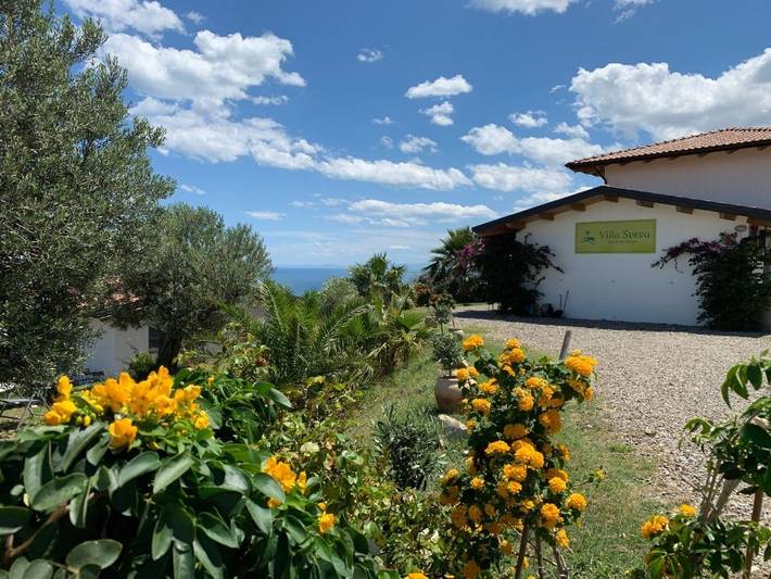 Location de vacances pour 2 personnes, avec vue ainsi que jardin et piscine, animaux acceptés à Rocca Imperiale - 2