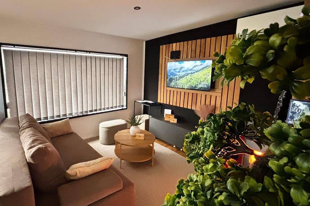 Panorama House - Panoramic Mountain Retreat - Private Bbq & Sun Deck in Brod-Posavina