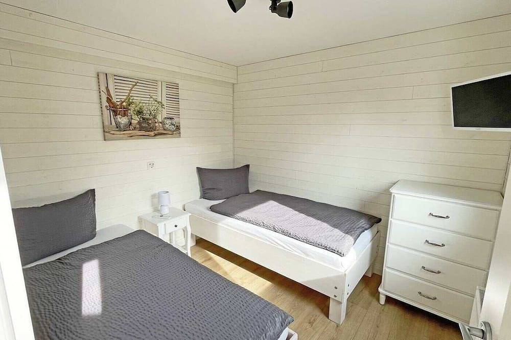 100m entfernt von der schönen Schlei, befindet sich unser umfangreich renovierter und moderner Bungalow \"Schlei-Idyll\" mit maritimen Details, sowie einem kleinen Gartenbereich mit Terrasse für Ihre wohlverdiente Auszeit in Rückeberg, Kappeln