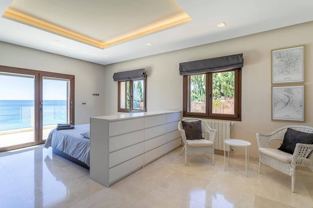 Villa Irene, primera linea del mar con vistas impresionantes al mar y la costa! in Campello, Costa Blanca