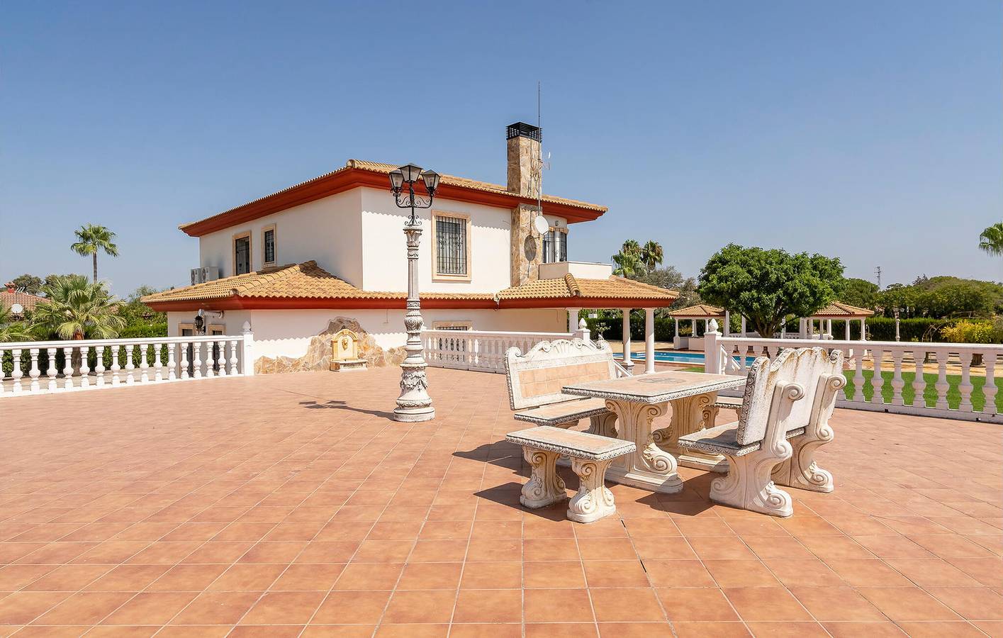Acogedor apartamento con piscina, chimenea y aparcamiento, cerca de La Barca de Fran. in El Rinconcillo (La Carlota), La Carlota