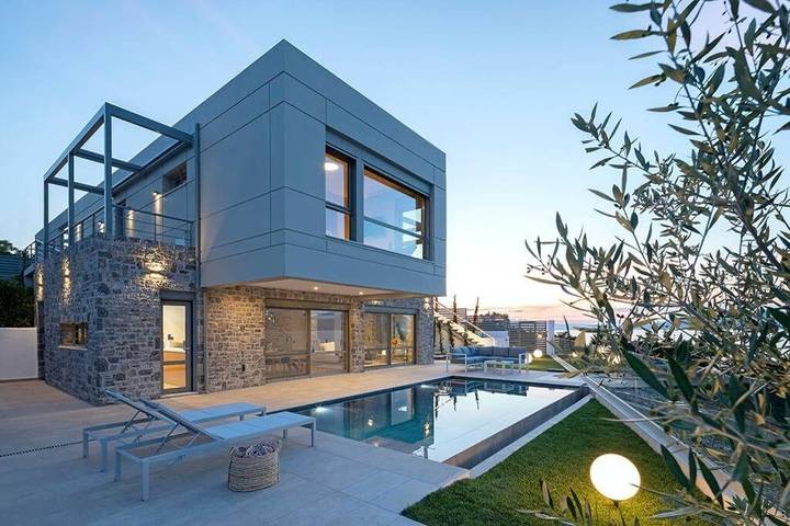 Ferienhaus für 7 Personen, mit Balkon und Terrasse sowie Garten und Pool