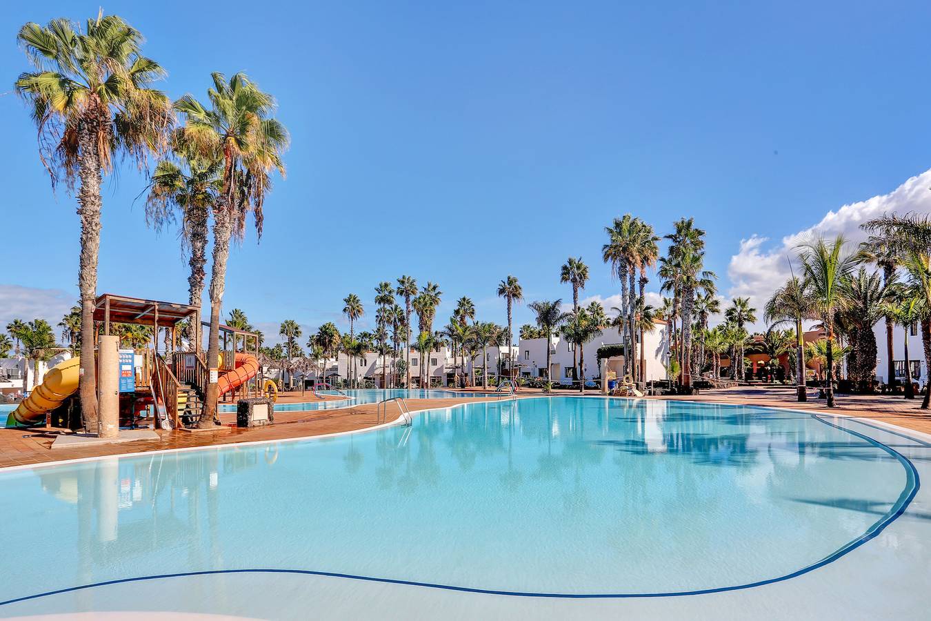 Hel leilighet, Vacation Apartment 'Oasis Del Paraiso' with Mountain View, Shared Pool and Wi-Fi in Corralejo, La Oliva