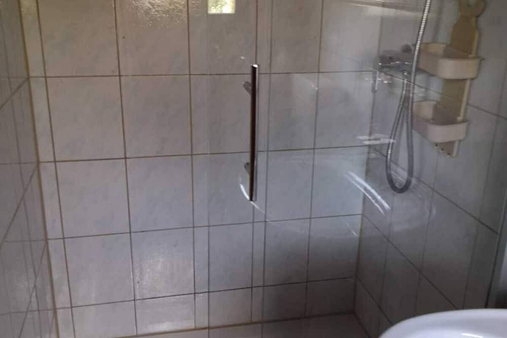 Blockhaus in der Schorfheide – Gemütlicher Rückzugsort mit Terrasse und Garten in Potzlow, Oberuckersee