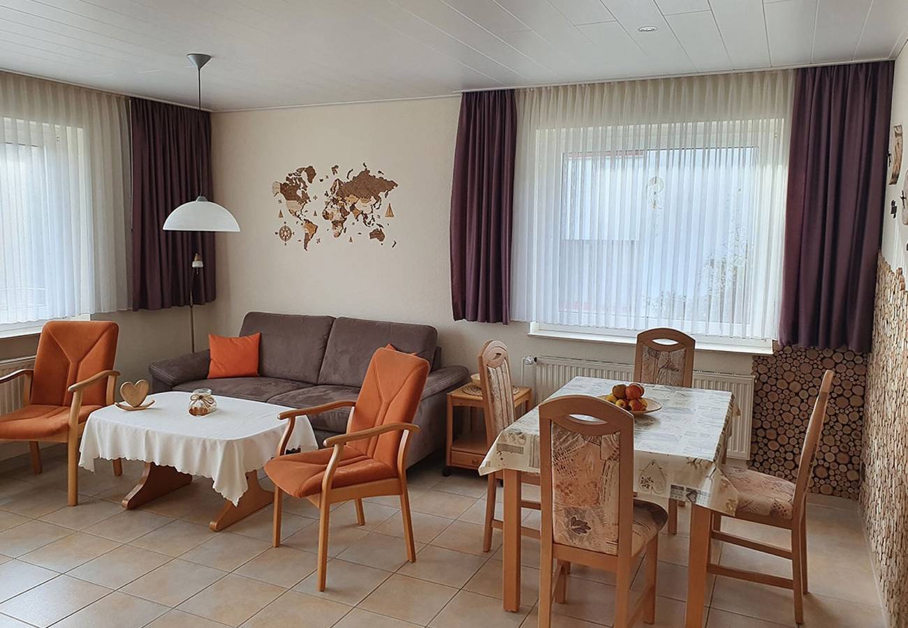 Ganze Wohnung, Ferienwohnung Nr. 4: Großzügige Parterre-Wohnung mit 2 Schlafzimmern, Wlan und E-Auto Ladestation  in Altenau, Harzvorland