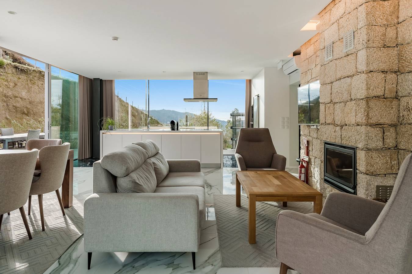 Ferienhaus 'Encosta Parque Nacional Do Gerês' mit Bergblick, Wi-Fi und Klimaanlage in Ventosa (Gerês), Ventosa e Cova