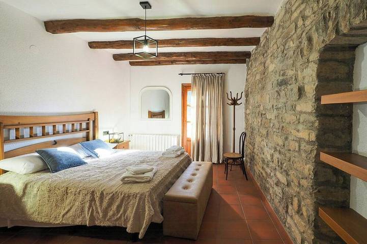 Cozy Stone House in the Aragonese Pyrenees in Boltaña, Aragonese Pyrenees