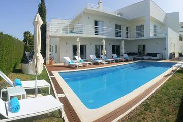 Villa pour 12 personnes, avec balcon et jardin à Portimão