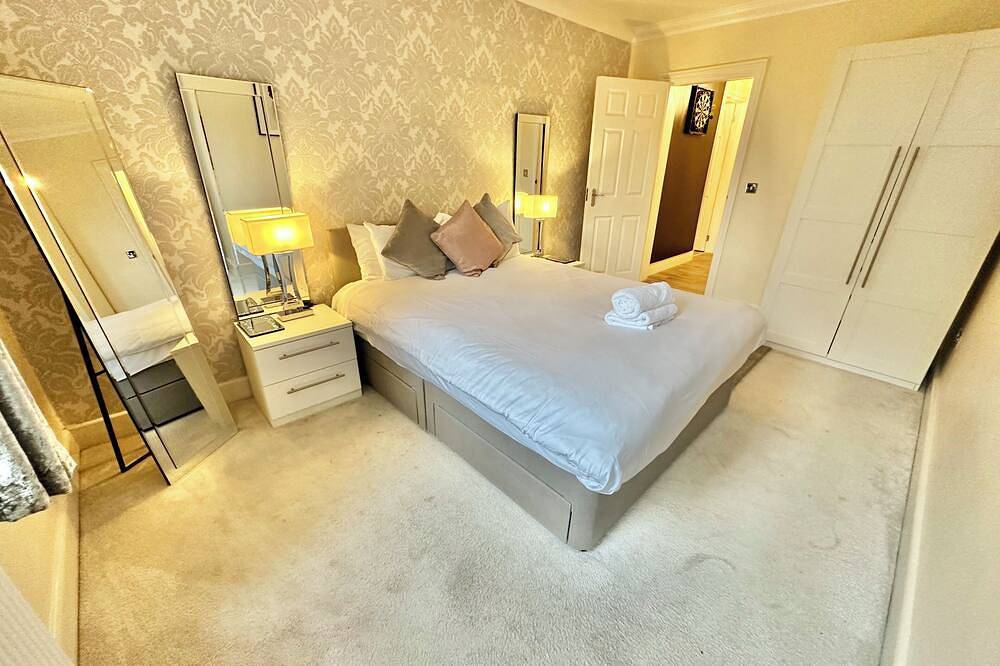 Ganze Wohnung, Glen Fern Lodge - Garden Apartment with Parking - Town Centre - Close to Beach in Bournemouth, Südwestengland