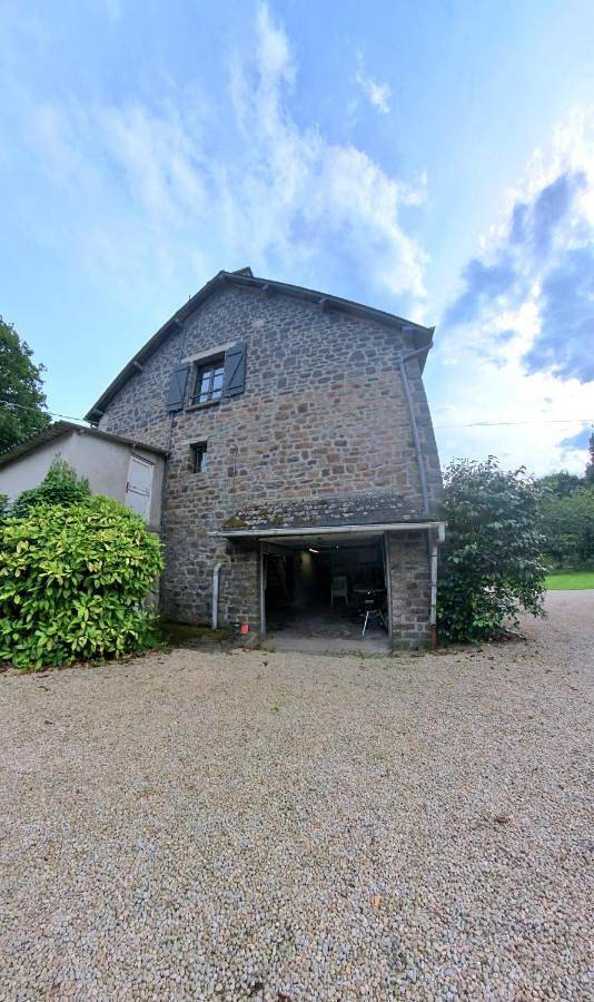 Location de vacances pour 6 personnes, avec vue sur le lac ainsi que vue et jardin, animaux acceptés à Québriac - 2