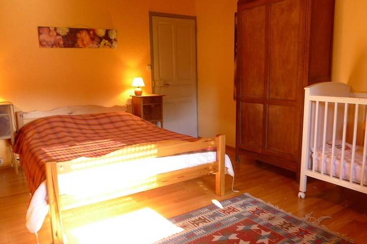 Location de vacances pour 8 personnes, avec terrasse et jardin à La Tour-d'Auvergne - 3