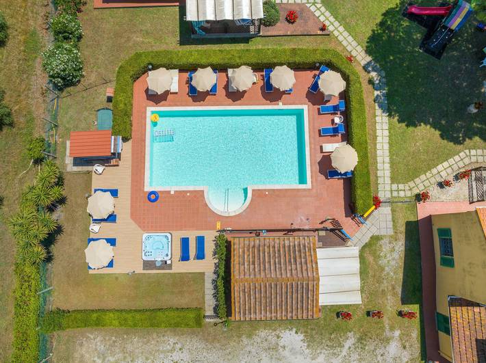 Agriturismo "Il Pino - Tiglio" con piscina condivisa, terrazza privata e Wi-Fi in Cecina, Costa degli Etruschi