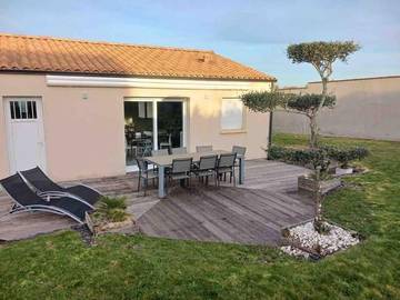 Gîte pour 8 personnes, avec terrasse et jardin à Venansault