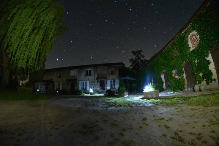 Gîte pour 9 personnes, avec piscine ainsi que jardin et bassin pour enfant, animaux acceptés dans Valeille