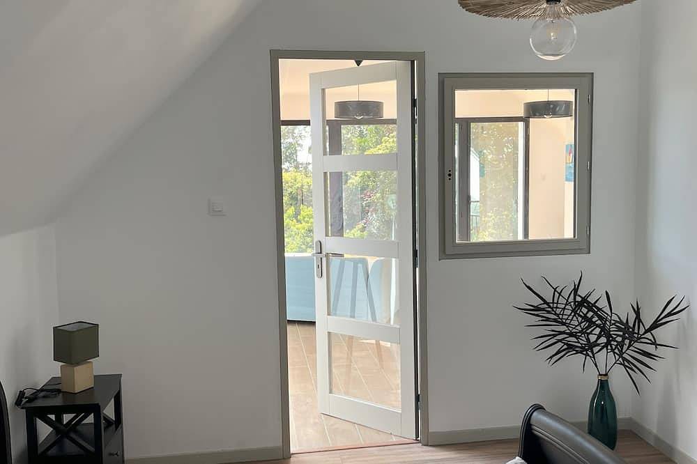 Ganze Wohnung, 5 minutes from the sea, apartment in the heart of a large garden. Pets allowed in Brélès, Brest und Umgebung