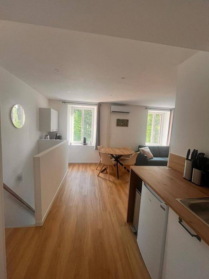 Gîte pour 5 personnes, avec Terrasse et Vue à Baume-les-Dames - 3