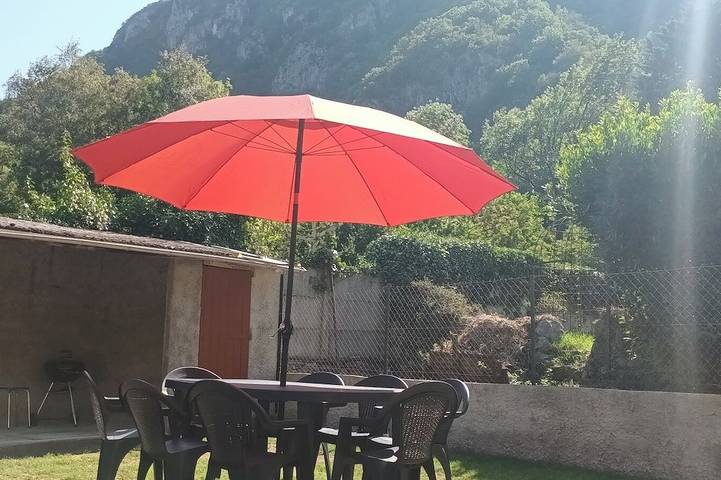 Location de vacances pour 8 personnes, avec jardin à Niaux