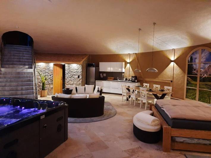 Ferienwohnung für 5 Personen, mit Whirlpool und Terrasse sowie Garten und Pool in Freital - 4