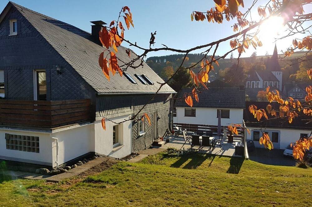 Gemütlich eingerichtetes kinderfreundliches Ferienhaus mit Garten in Winterberg, die Mittelgebirge