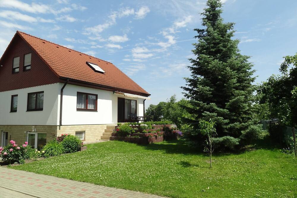 Ganze Wohnung, 3 Sterne Wohnung mit Pool, familienfreundlich, mit Hund, Seenähe in toller Natur in Crussow, Angermünde